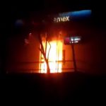 MÉXICO: INCENDIADA UNA SUCURSAL DE BANAMEX EN OAXACA (VIDEO)